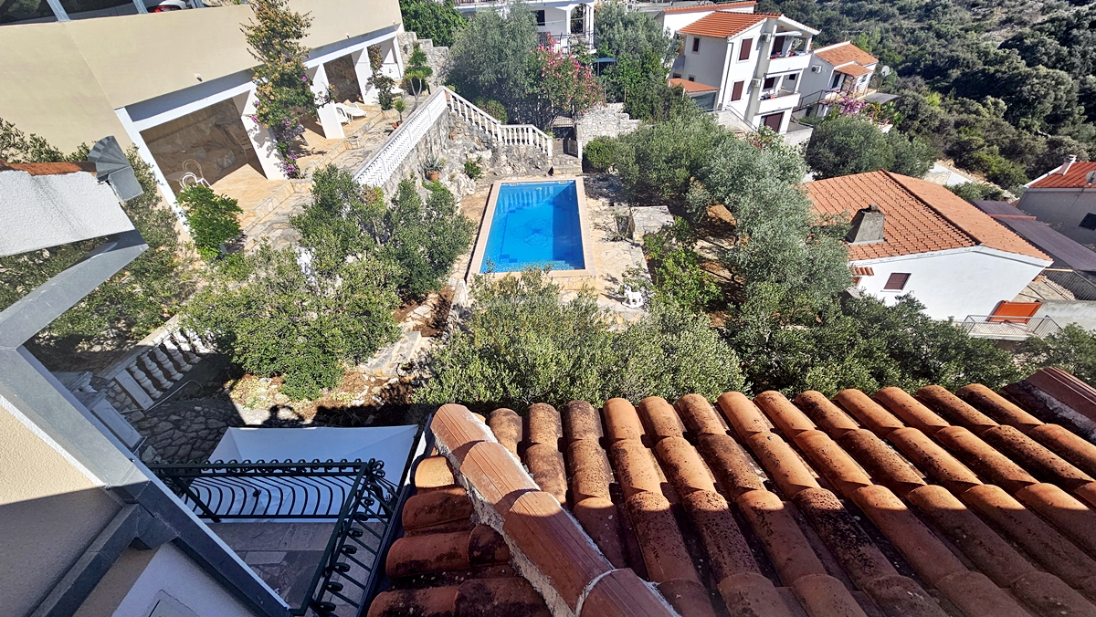 Bellissima casa dalmata a Sevid in ottima posizione con piscina e vista